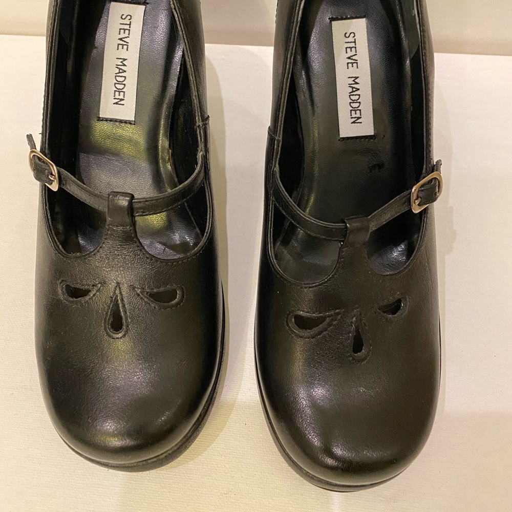 Steve Madden Shoes. Black leather. Size 7 1/2 B.